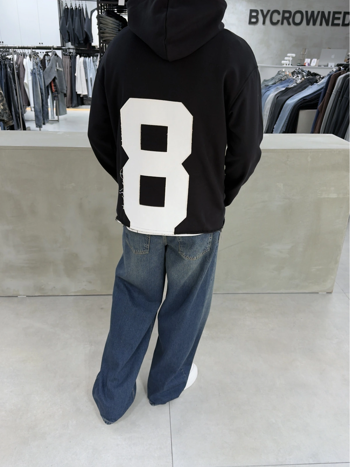 Siyah 08 Sırt Baskılı Sweatshirt