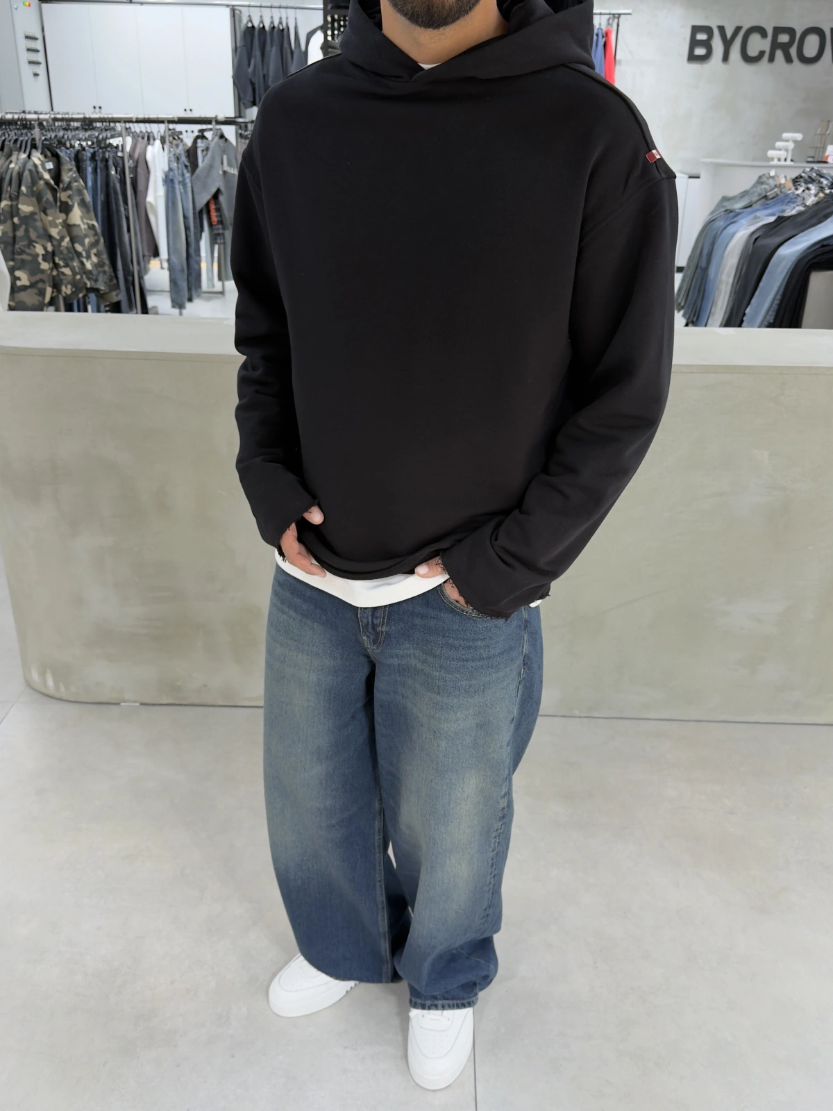 Siyah 08 Sırt Baskılı Sweatshirt