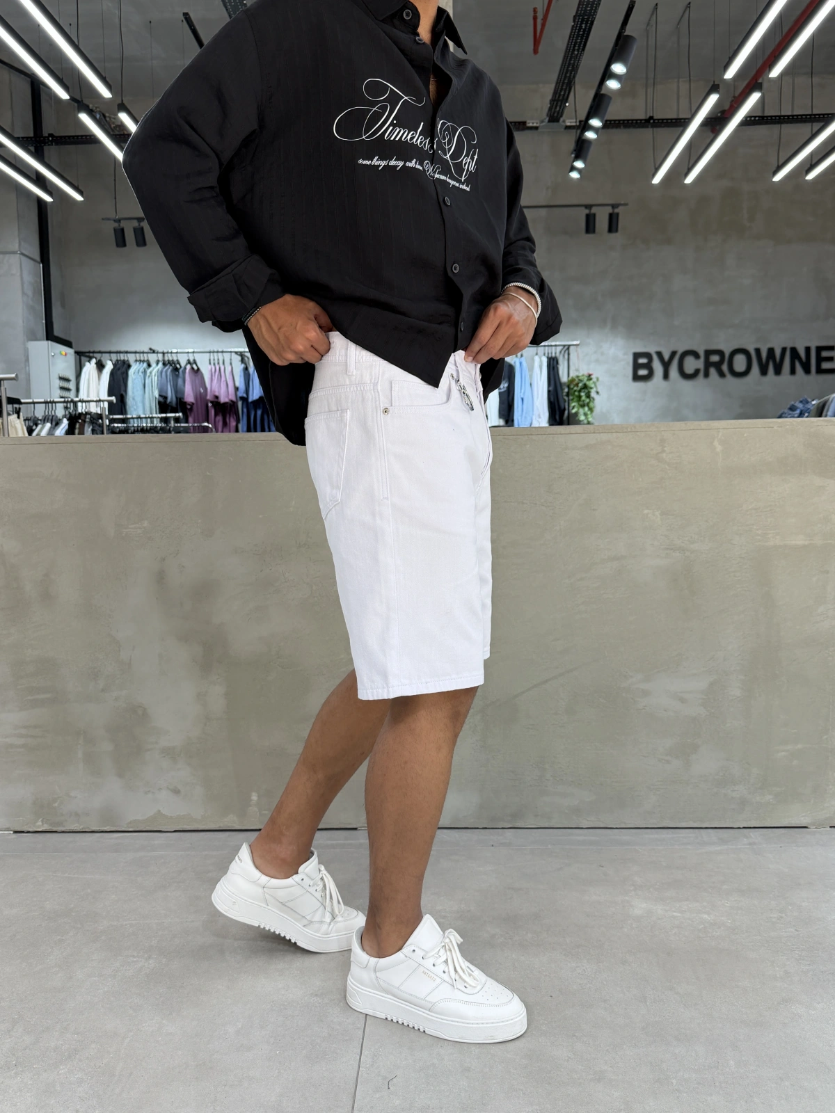 Beyaz Yıkamalı Effect Denim Şort