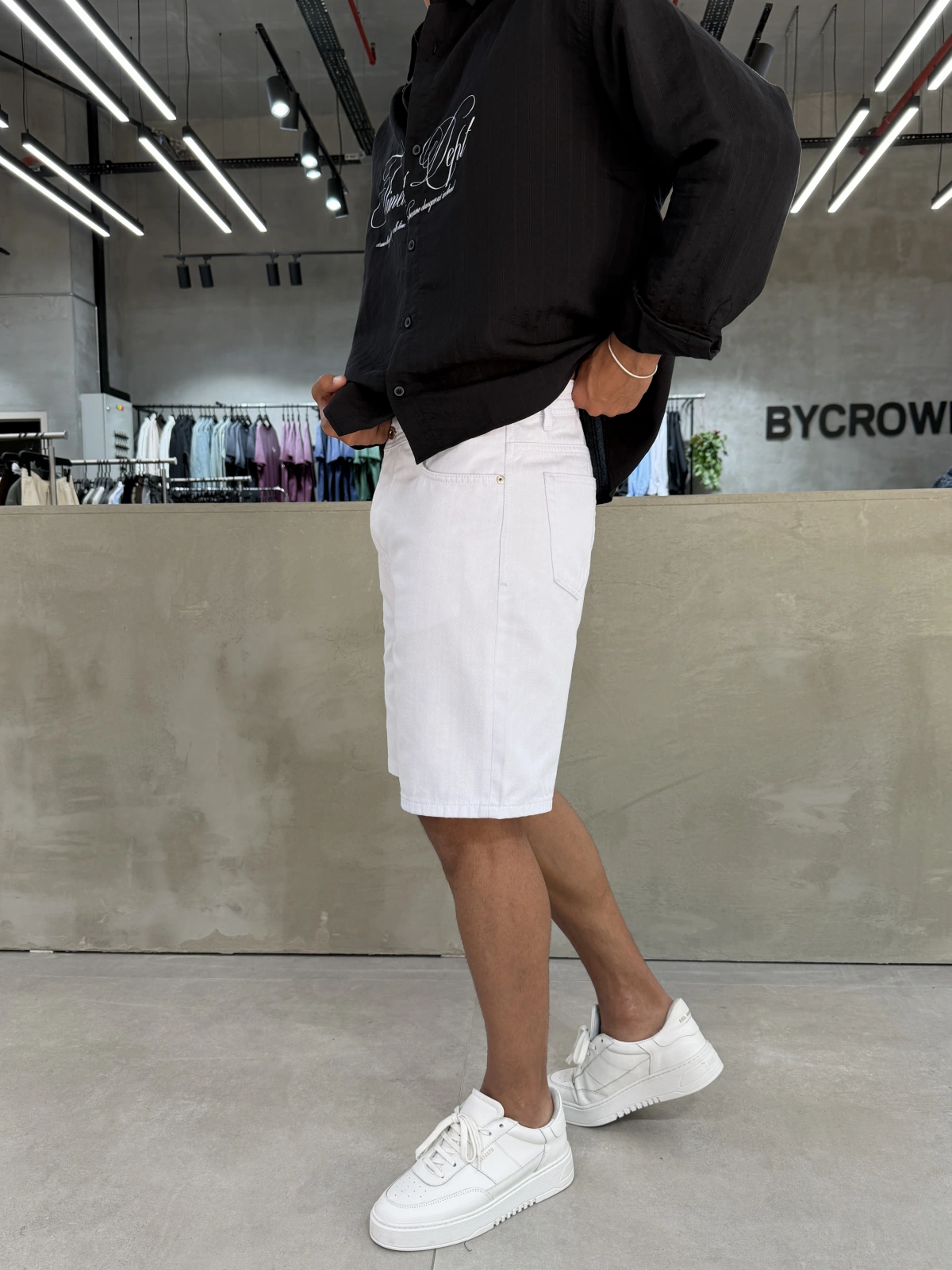 Beyaz Yıkamalı Effect Denim Şort