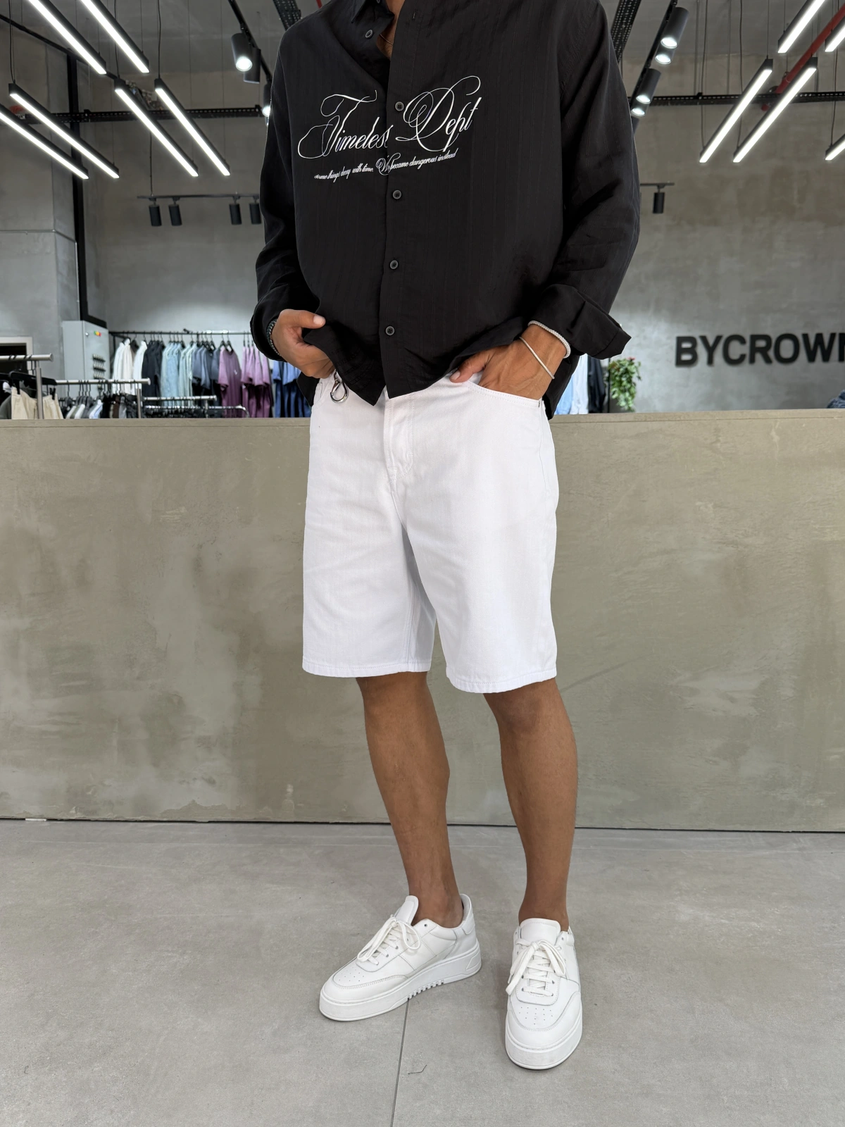 Beyaz Yıkamalı Effect Denim Şort