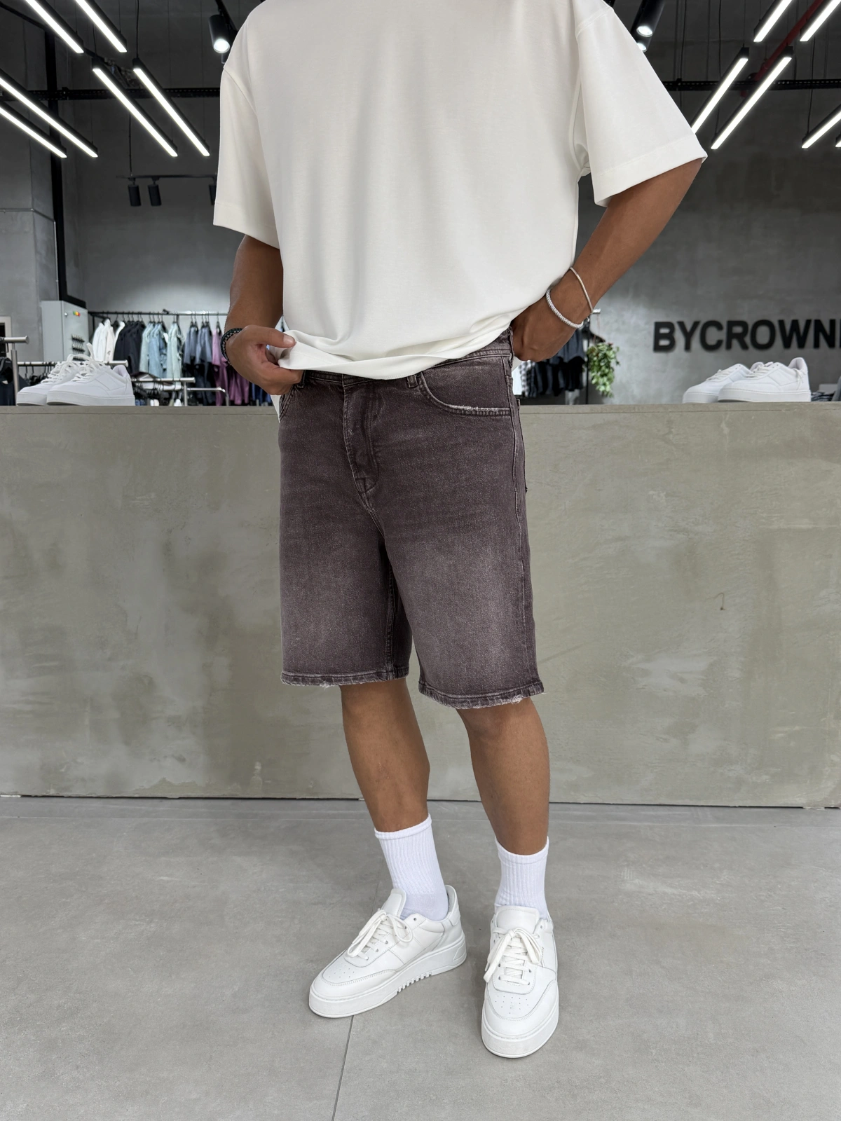 Kahve Yıkamalı Effect Denim Şort