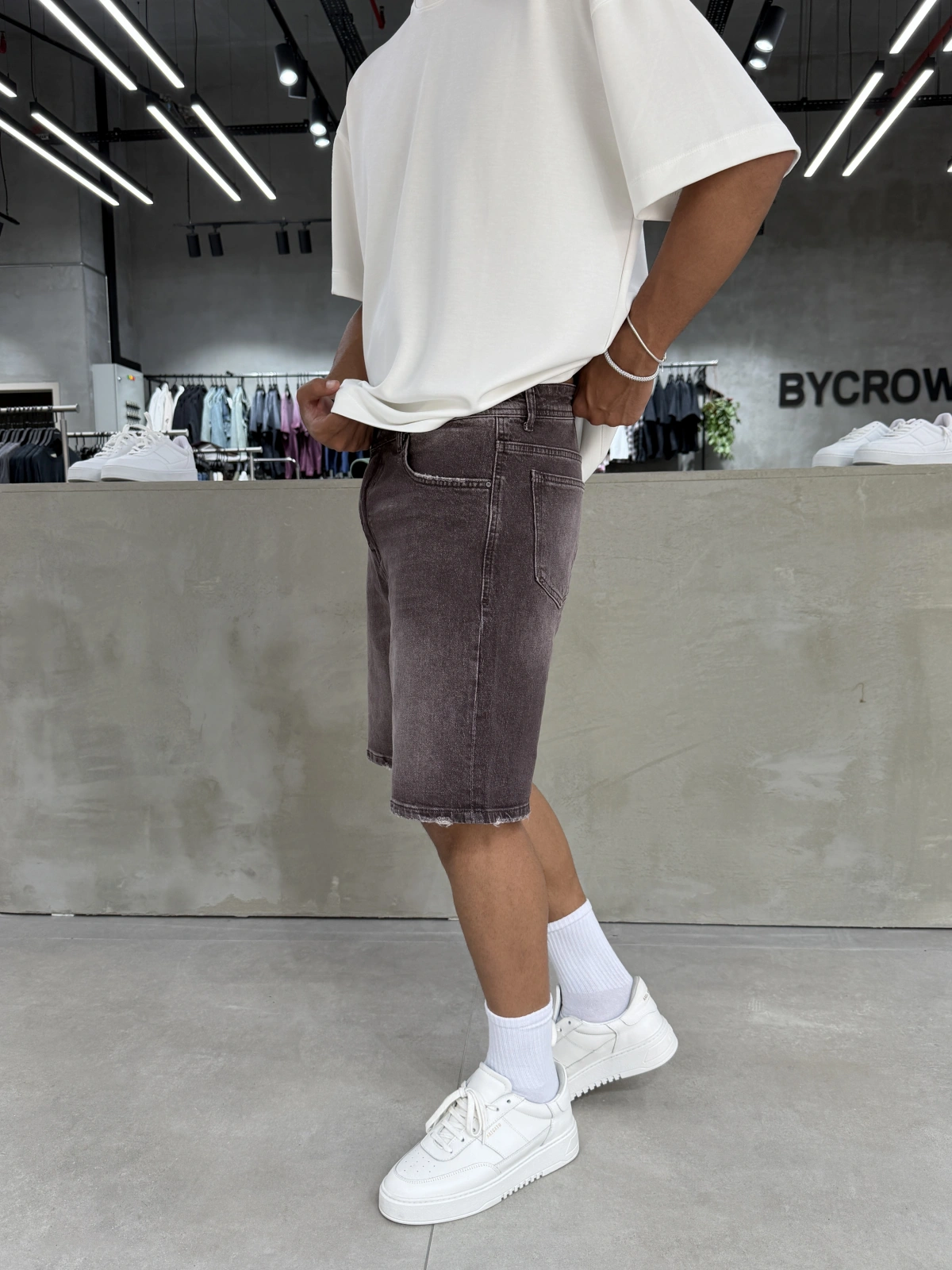 Kahve Yıkamalı Effect Denim Şort