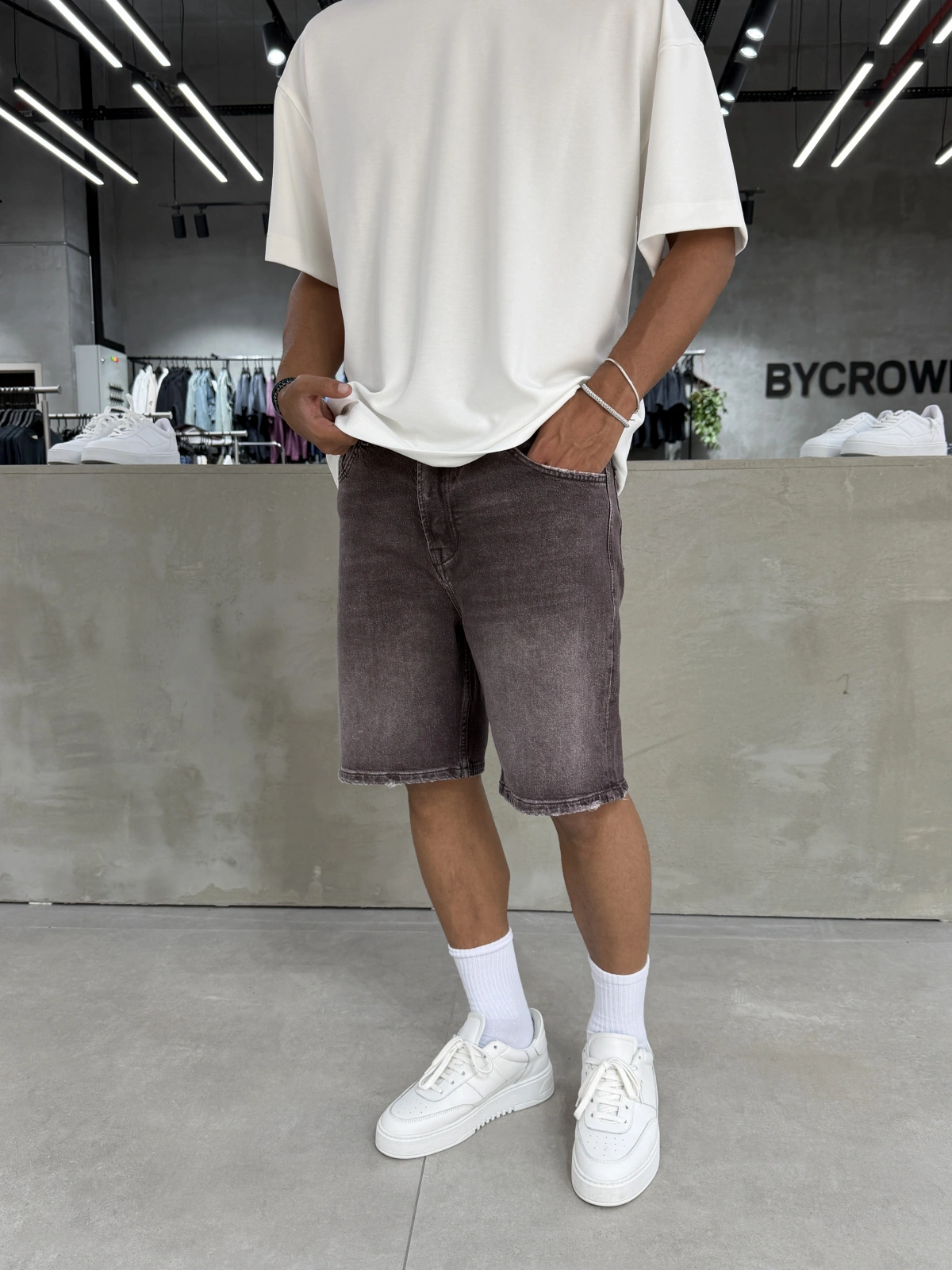 Kahve Yıkamalı Effect Denim Şort