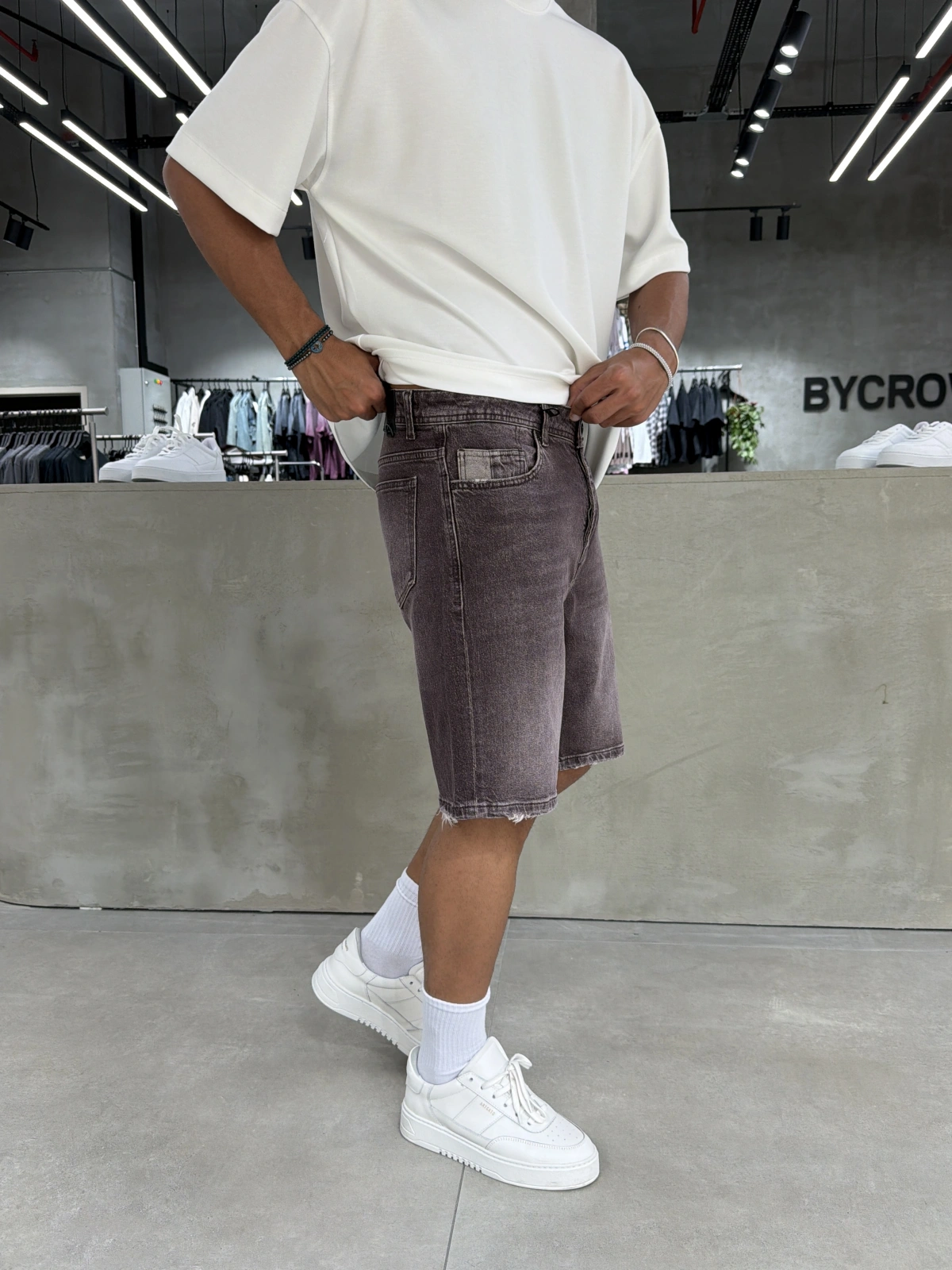 Kahve Yıkamalı Effect Denim Şort