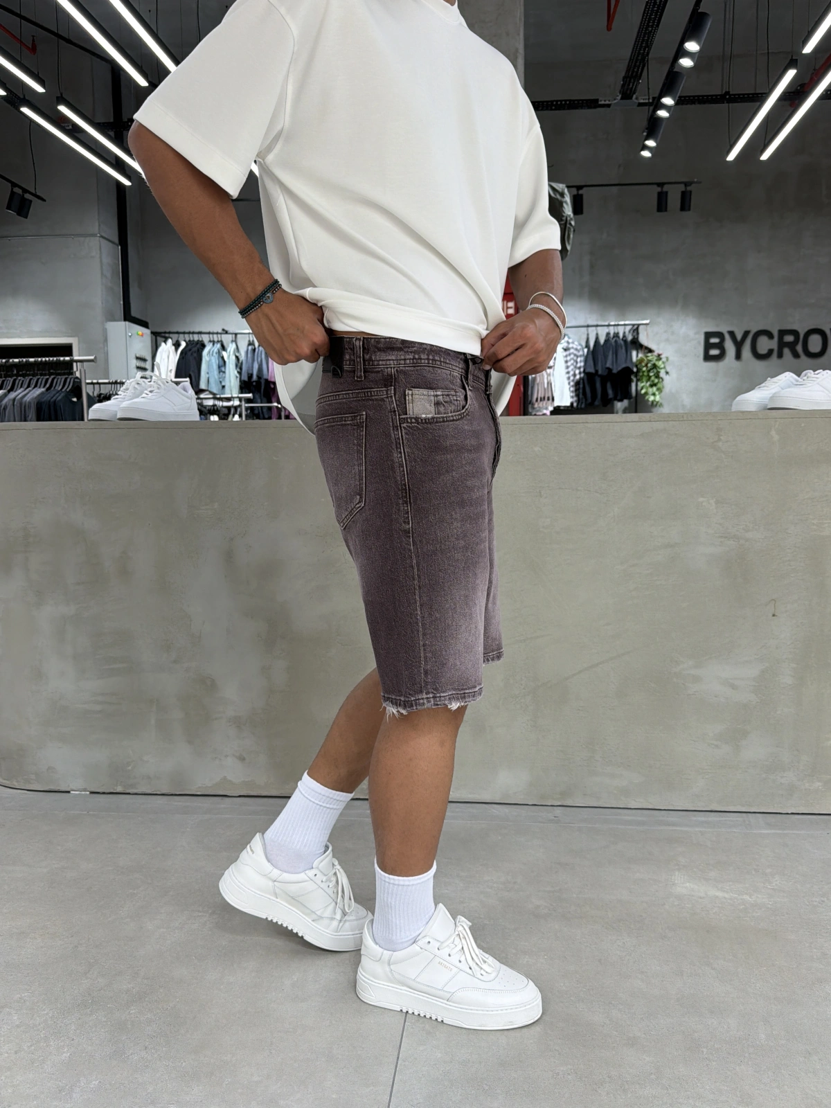 Kahve Yıkamalı Effect Denim Şort