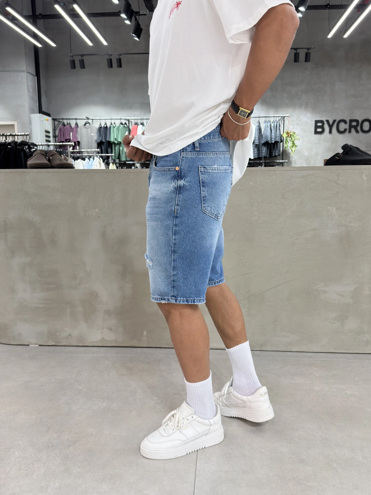 Mavi Yırtık Effect Denim Şort