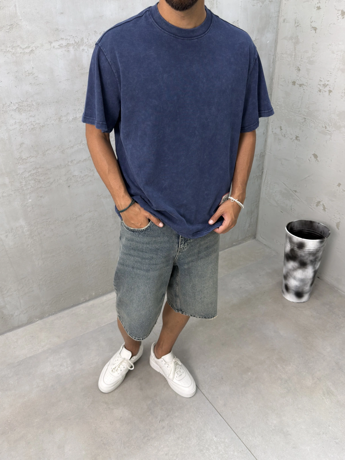 The Lacivert Yıkamalı Oversize T-shirt