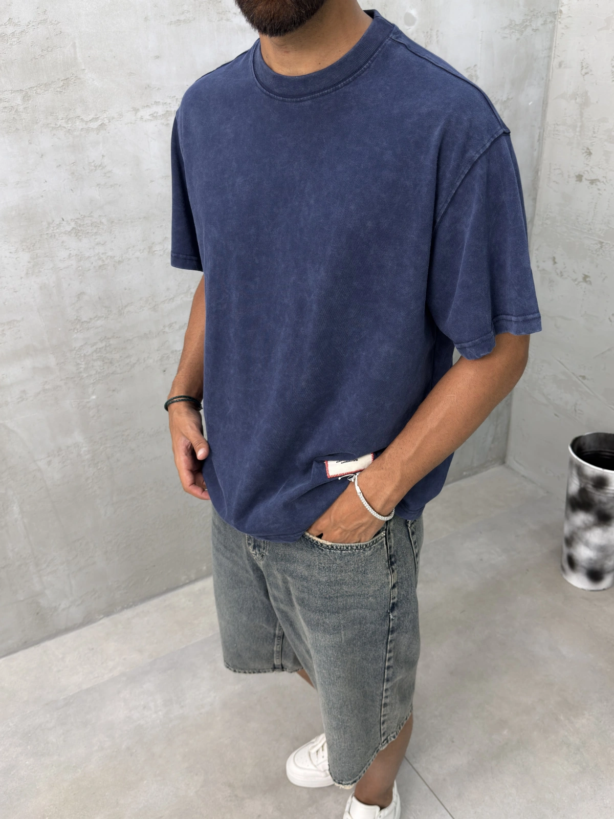 The Lacivert Yıkamalı Oversize T-shirt