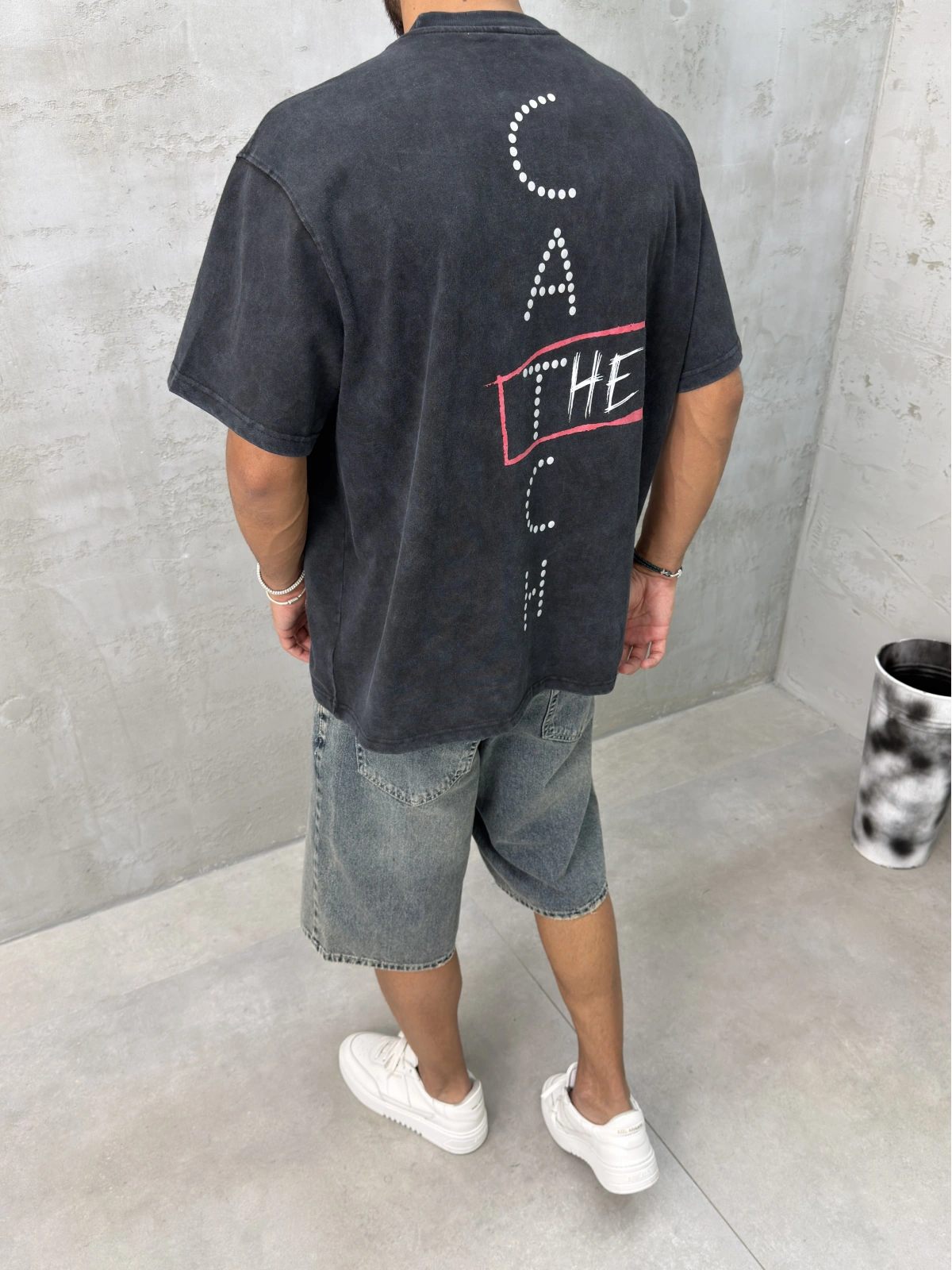 The Siyah Yıkamalı Oversize T-Shirt