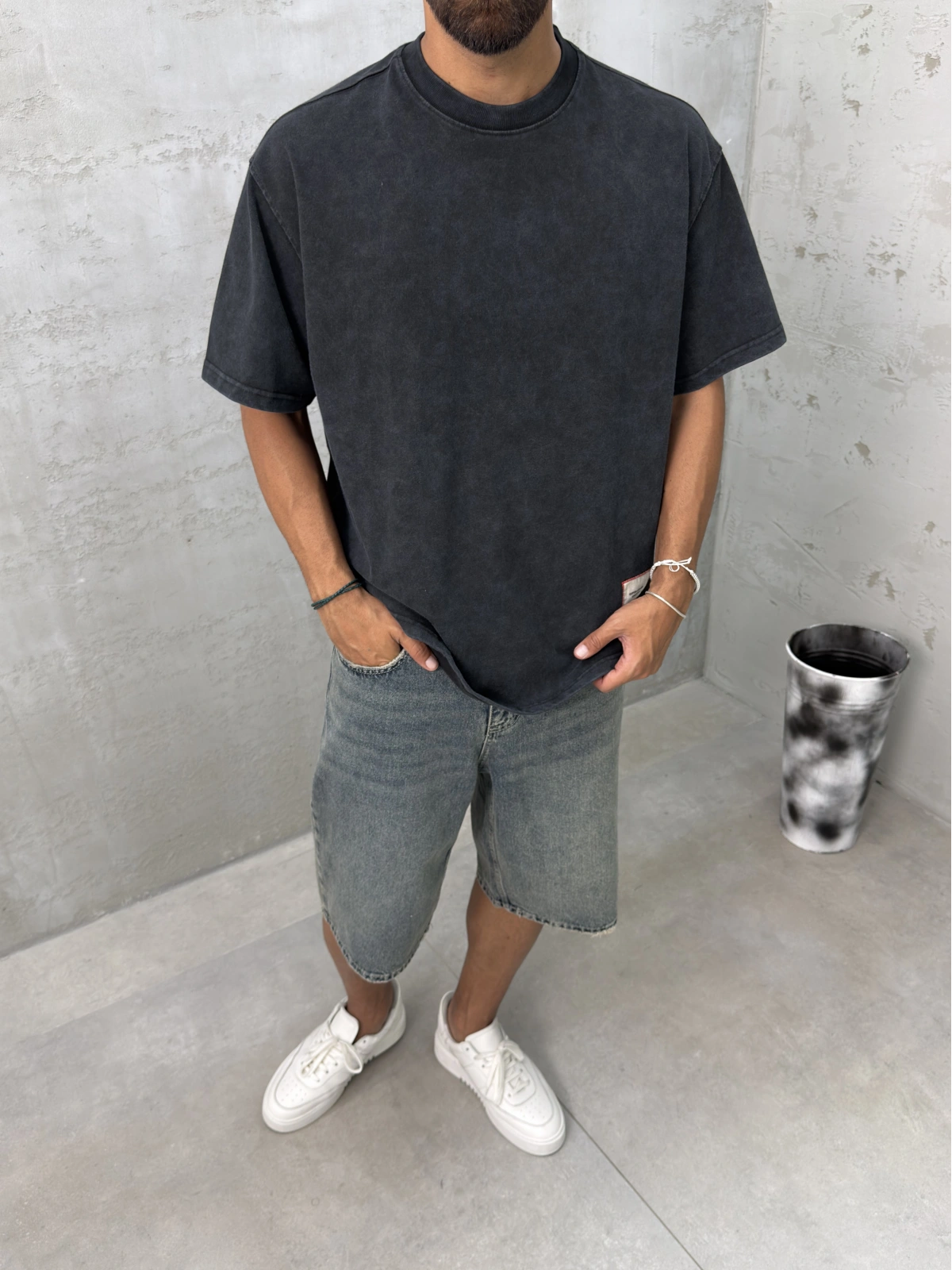 The Siyah Yıkamalı Oversize T-Shirt