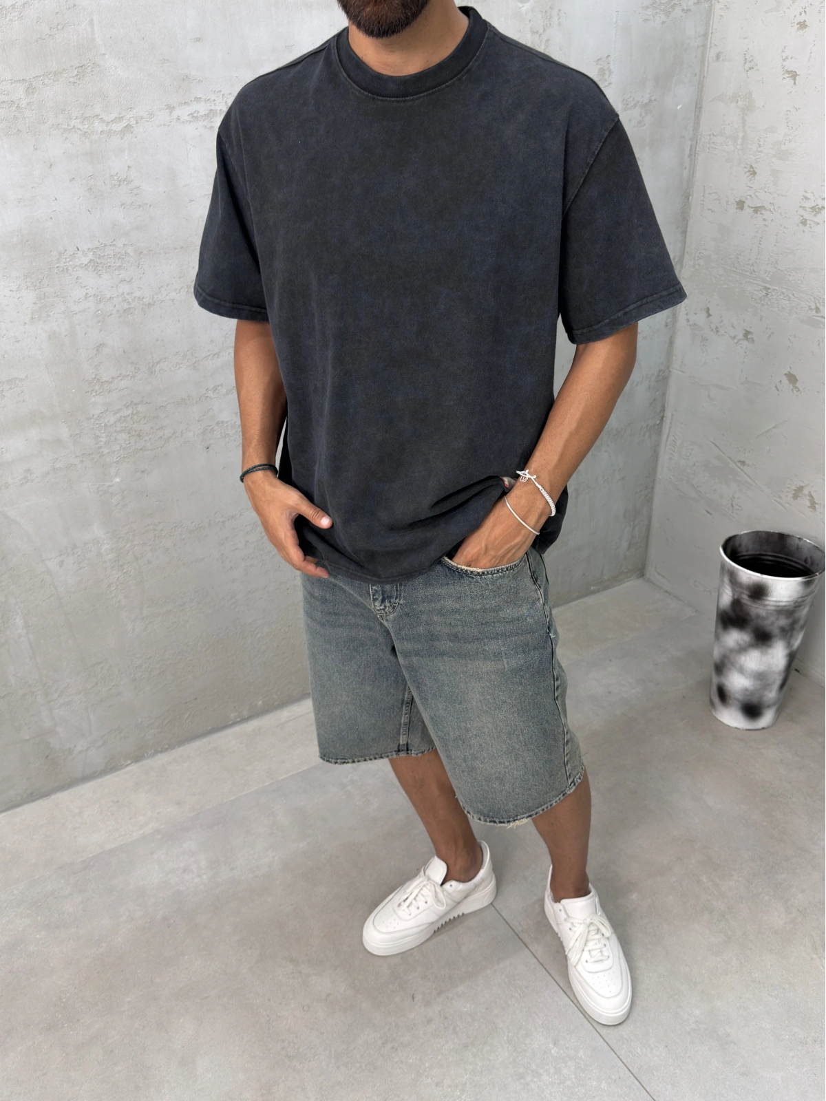 The Siyah Yıkamalı Oversize T-Shirt