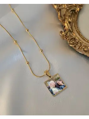 Dorika zincir kare anı kolyesi