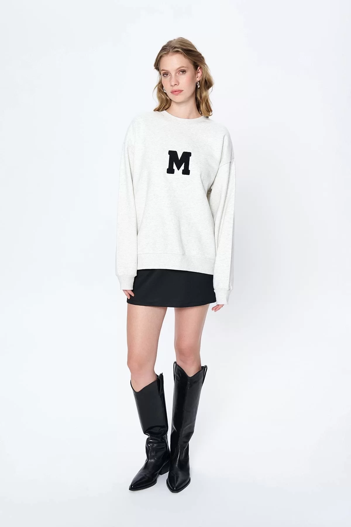 Nakış Detaylı Gri Sweatshirt