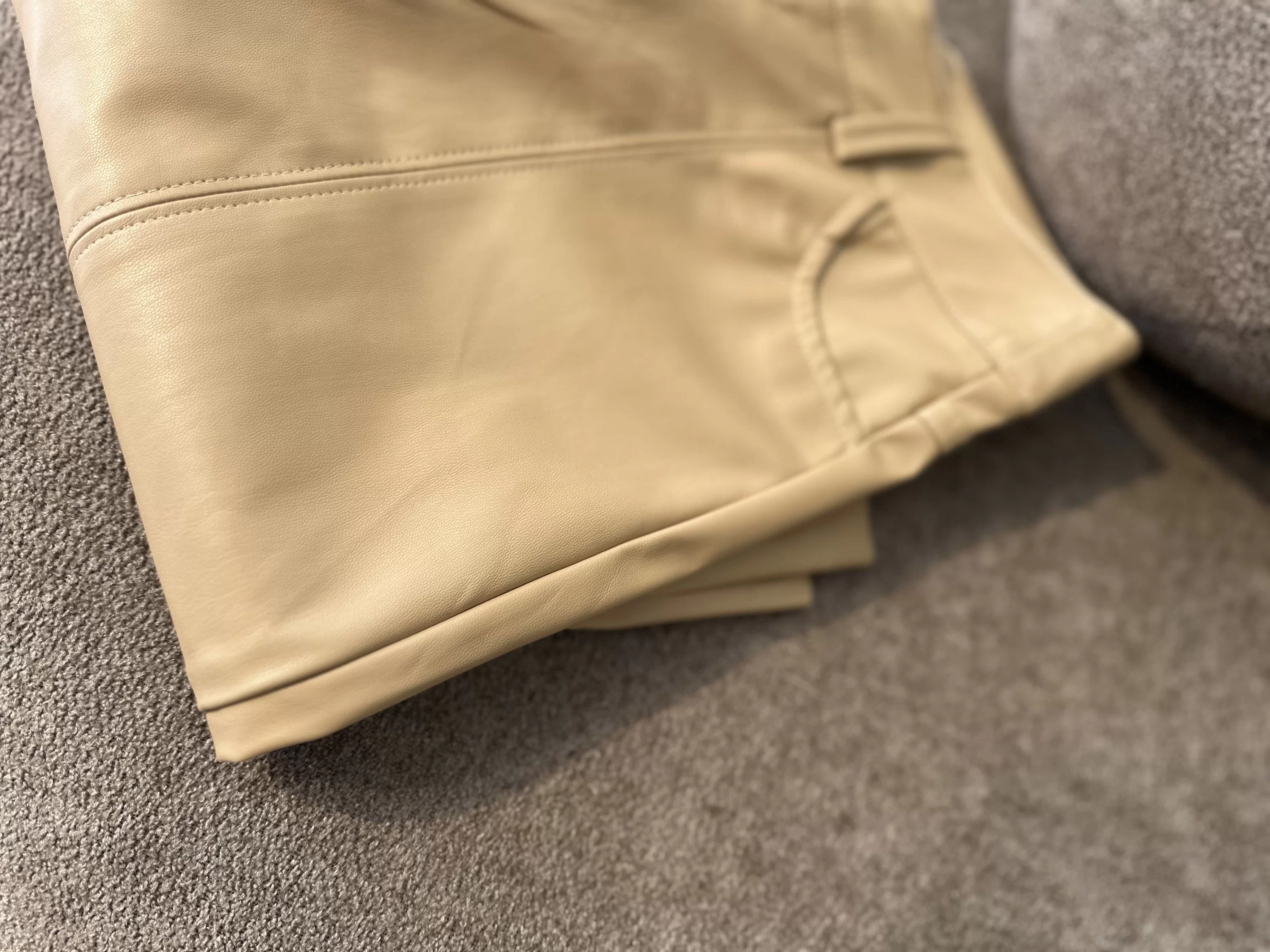 Paça Fermuarlı Deri Pantolon