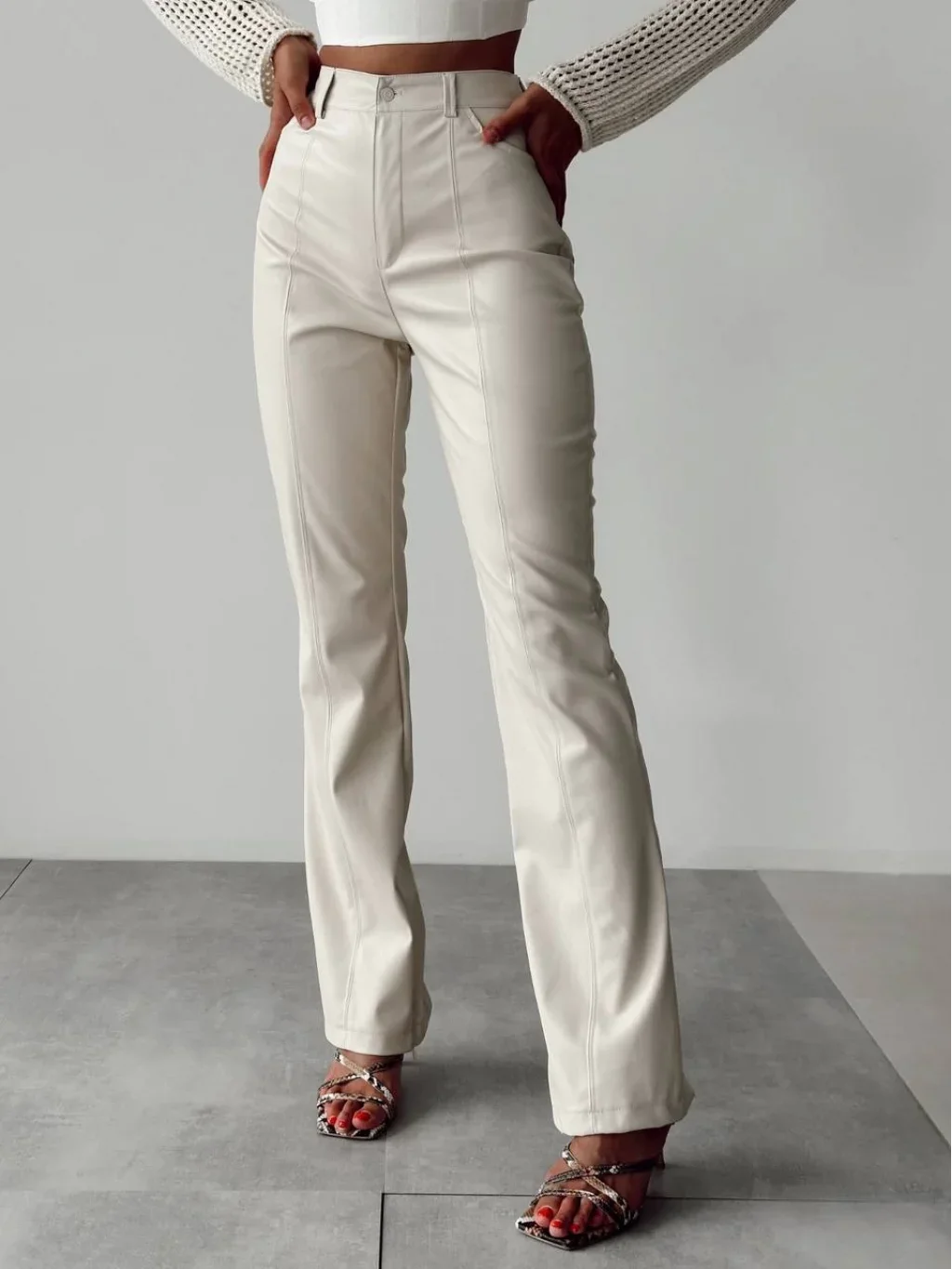 Paça Fermuarlı Deri Pantolon