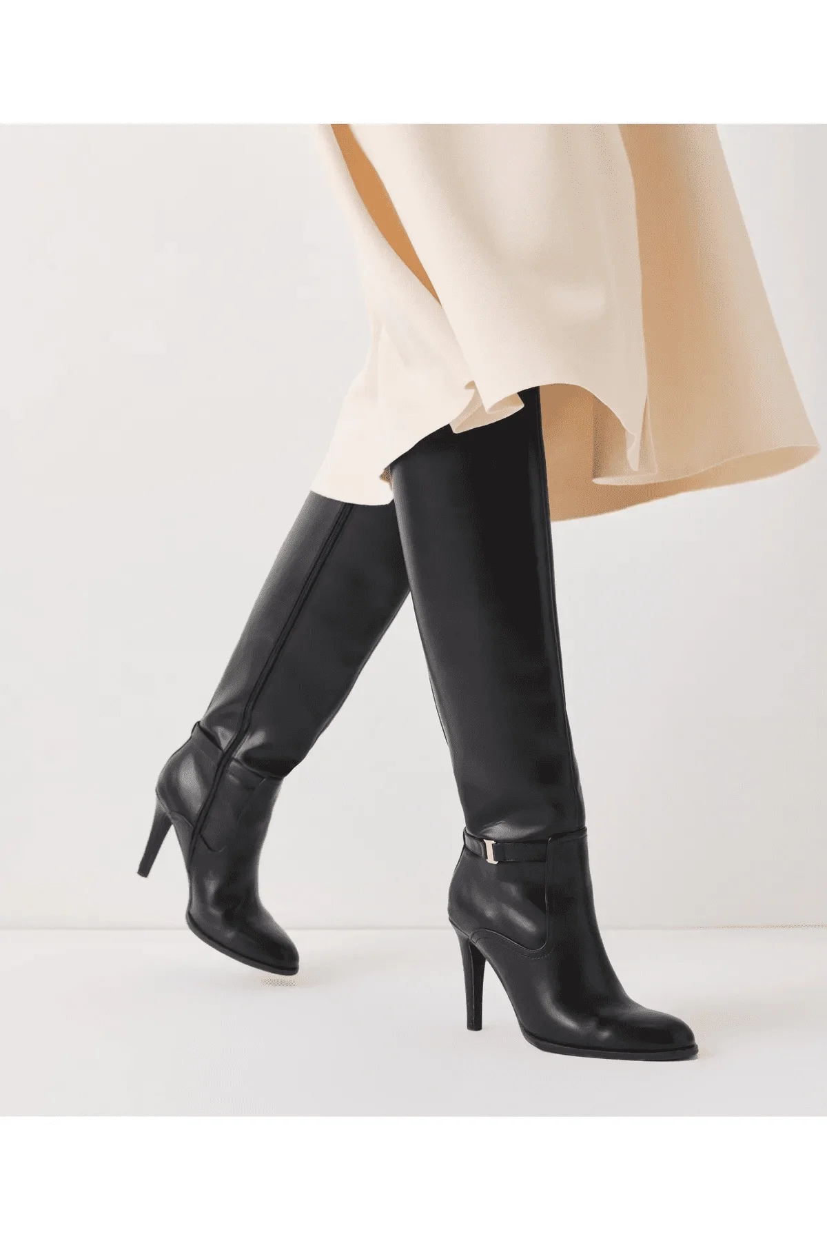 Siyah Topuklu Çizme