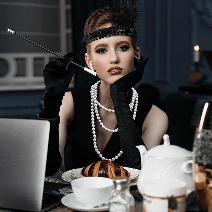 1920’ler Çarliston Aksesuar Seti – İnci Kolye, Eldiven, Sigara Tutucu, Siyah  Bandı