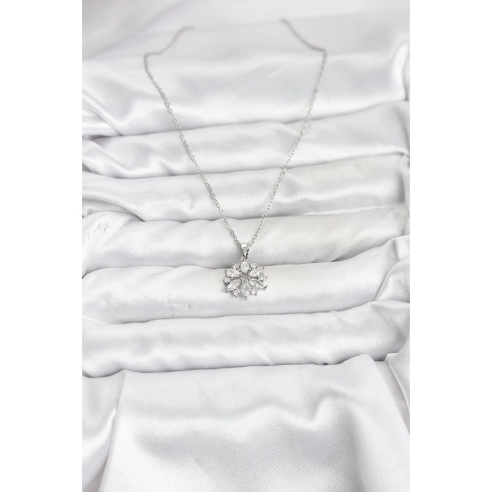 316L Çelik Zincir Gümüş Renk Lotus Model Zirkon Taşlı Kadın Kolye
