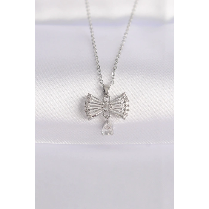 316L Çelik Zincir Gümüş Renk Zirkon Taşlı Kalp Detay Fiyonk Kolye