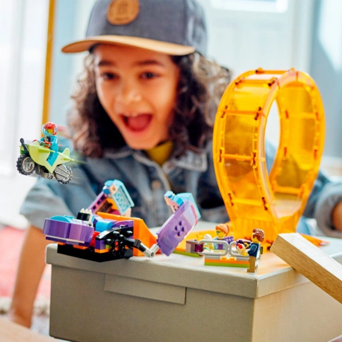 60338 Lego City - Şempanze Yumruğu Gösteri Çemberi 226 parça +7 yaş
