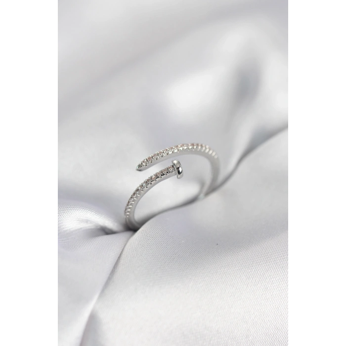 Çivi Model Zirkon Taşlı Gümüş Renk Kadın Yüzük