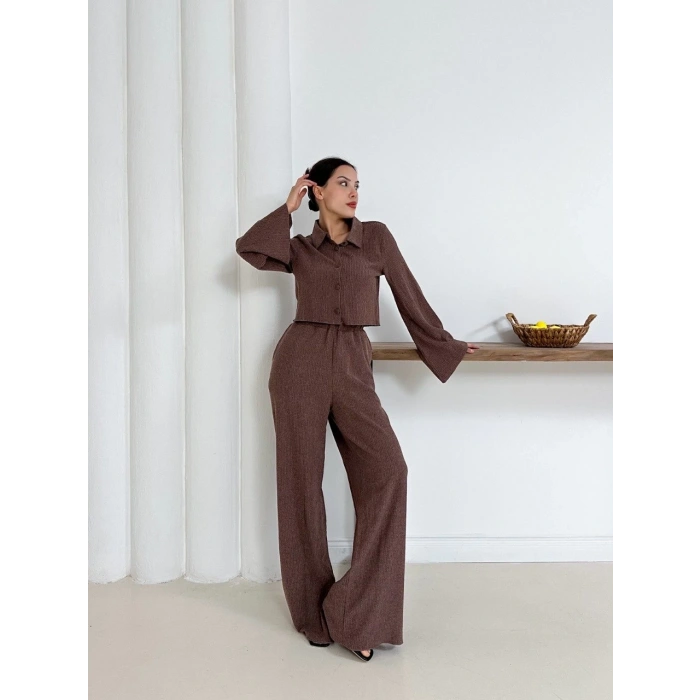 Gömlek yaka kaplama düğmeli takım kahve