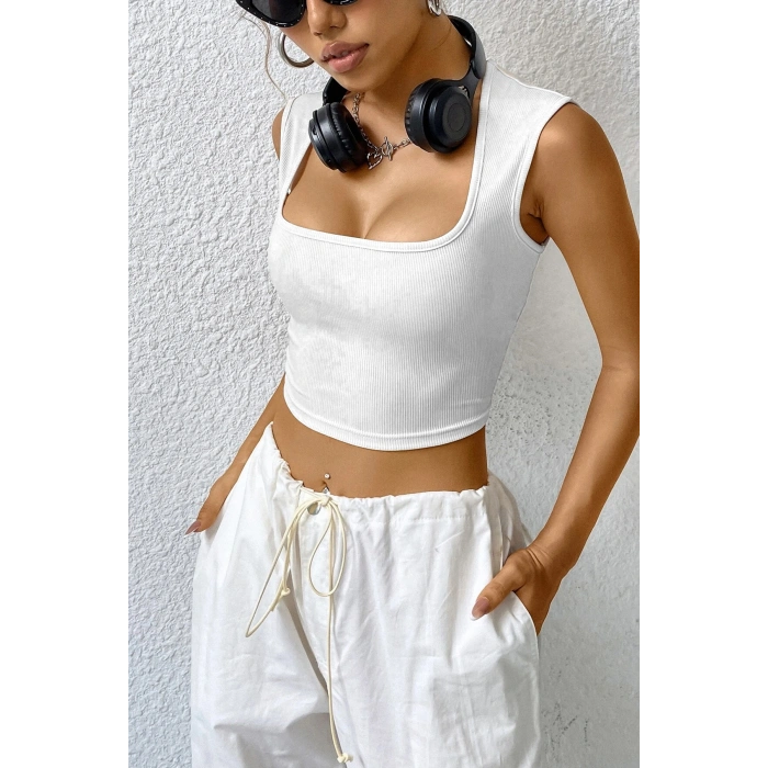 Kadın Beyaz Kare Yaka Kalınlaşan Omuz Detaylı Crop Top Bluz