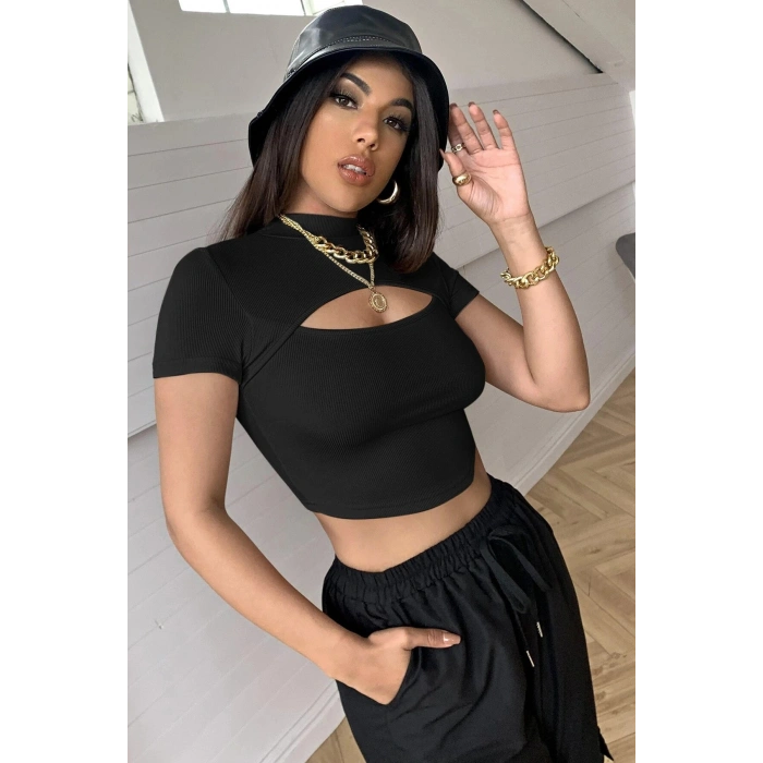 Kadın Siyah Göğüs Dekolteli Yarım Kollu Cut Out Crop Top Bluz