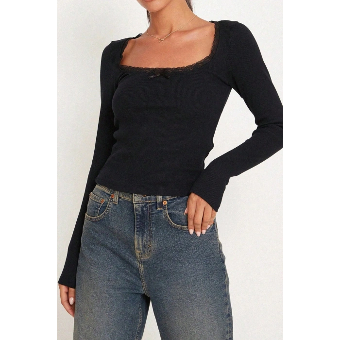 Kadın Siyah Kare Yaka Dantelli Uzun Kollu Crop Top Bluz