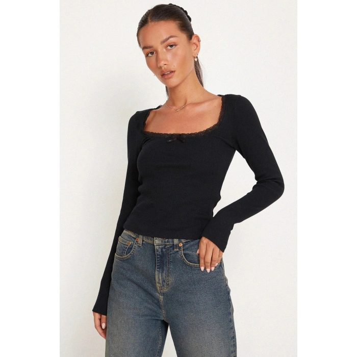 Kadın Siyah Kare Yaka Dantelli Uzun Kollu Crop Top Bluz
