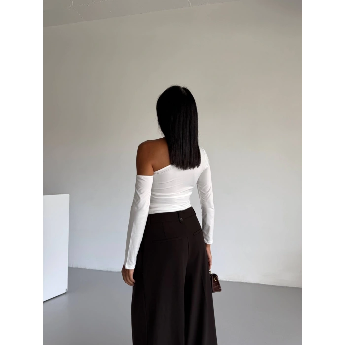 Omuz detaylı kollu bluz beyaz