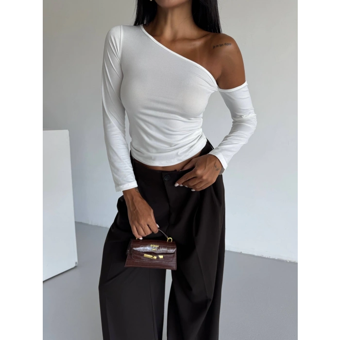 Omuz detaylı kollu bluz beyaz