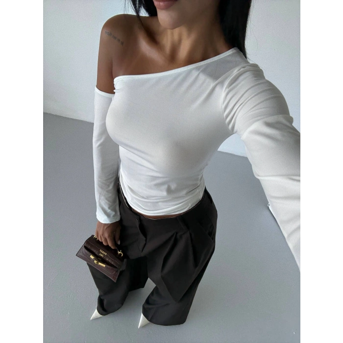 Omuz detaylı kollu bluz beyaz