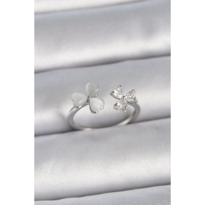 Pirinç Gümüş Renk Ayarlanabilir Zirkon Taşlı Beyaz Mineli Kalp Model Kadın Yüzük