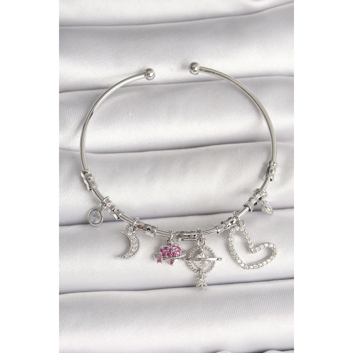 Pirinç Gümüş Renk Sallantı Zirkon Taşlı Gezegen Figür Kalp Detay Charm Kadın Bileklik
