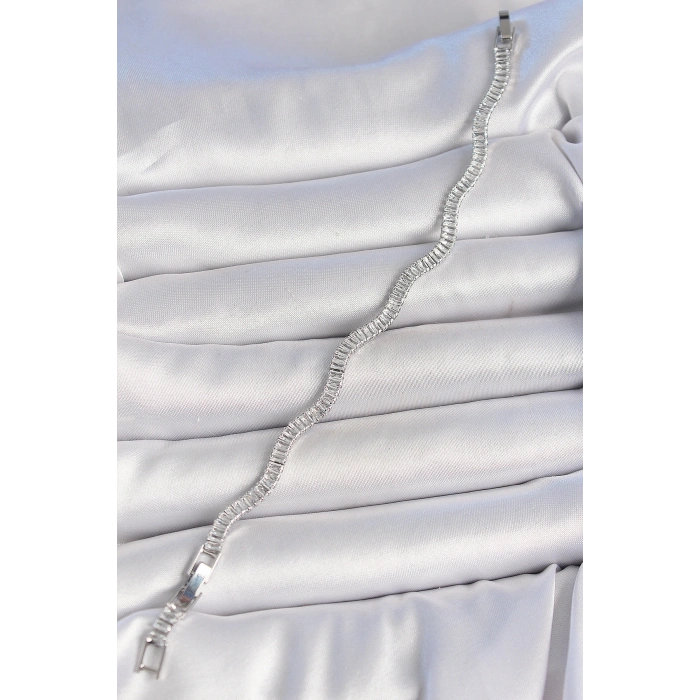 Pirinç Gümüş Renk Su Yolu Zirkon Taşlı Model Kadın Bileklik