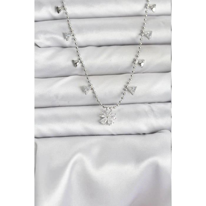 Pirinç Gümüş Renk Zirkon Taşlı Çiçek Model Kadın Kolye