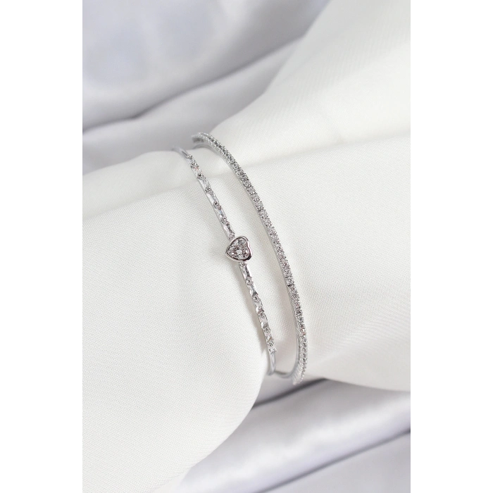 Pirinç Gümüş Renk Zirkon Taşlı Kalp Detaylı Kadın Bileklik