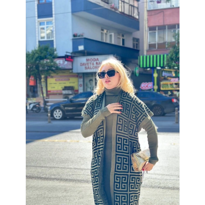 Siyah çizgi desenli elbiseli hırka triko takım haki