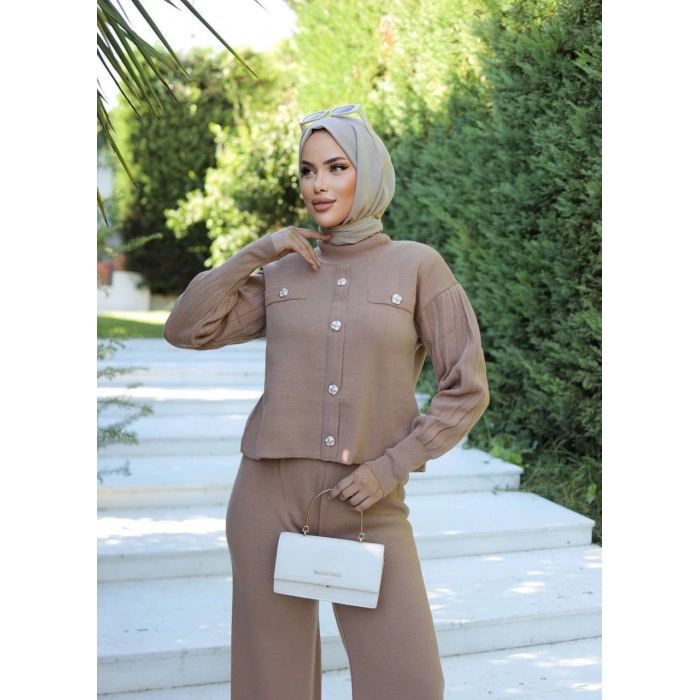 Taş düğmeli ikili triko takım vizon