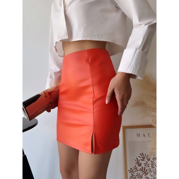 Tek yırtmaçlı arkadan fermuarlı deri etek tcu