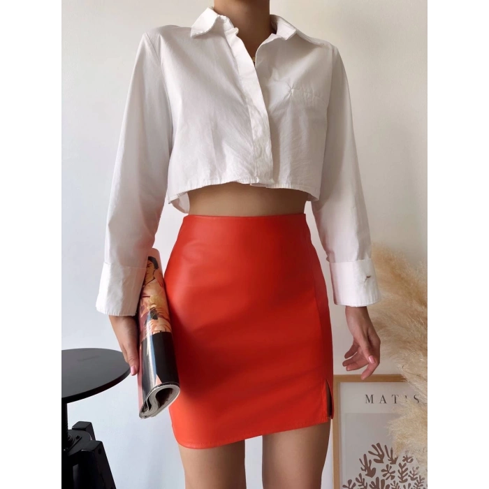 Tek yırtmaçlı arkadan fermuarlı deri etek tcu