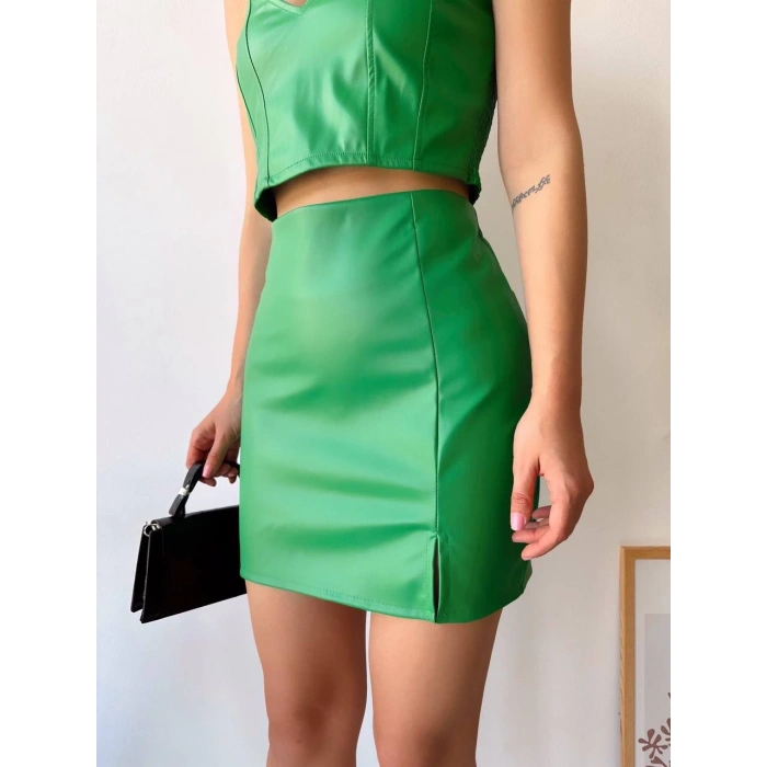 Tek yırtmaçlı arkadan fermuarlı deri etek yeşil