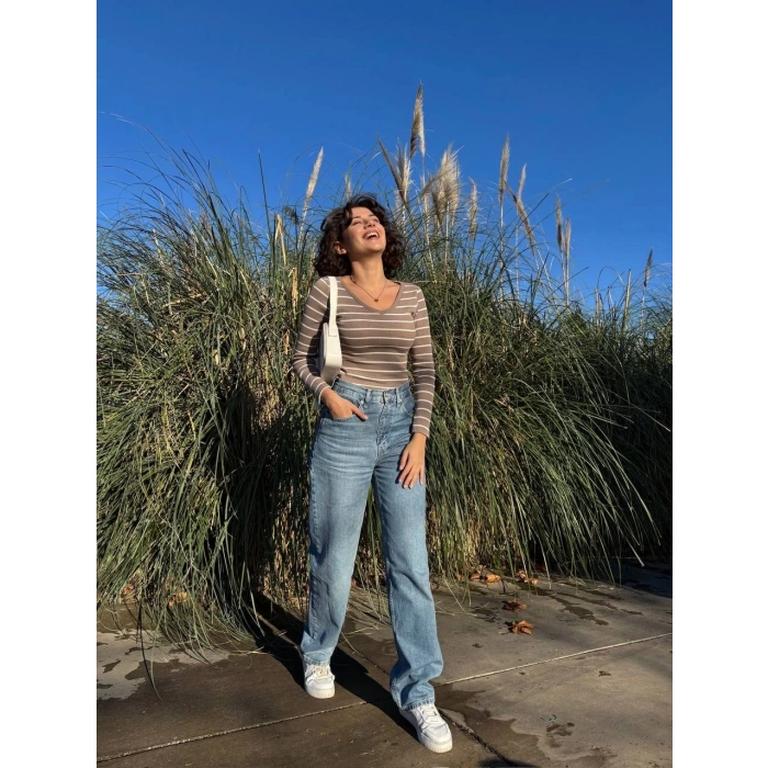 V yaka çizgili bluz bej