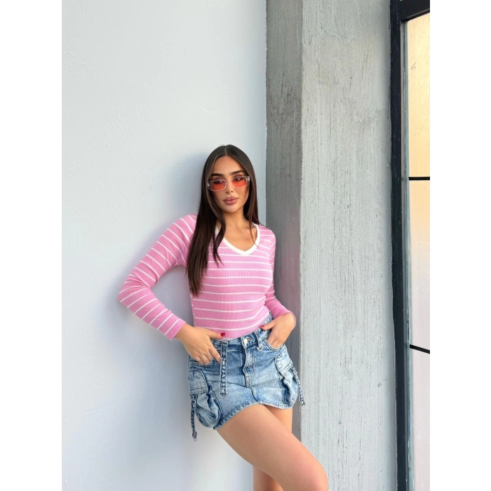 V yaka çizgili bluz pembe