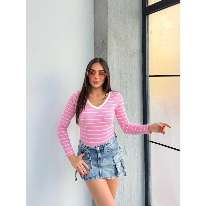 V yaka çizgili bluz pembe