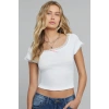 Kadın Beyaz Göğsü ve Kolları Dantelli Fiyonklu Kısa Kol Crop Top Bluz