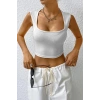 Kadın Beyaz Kare Yaka Kalınlaşan Omuz Detaylı Crop Top Bluz
