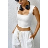 Kadın Beyaz Kare Yaka Kalınlaşan Omuz Detaylı Crop Top Bluz